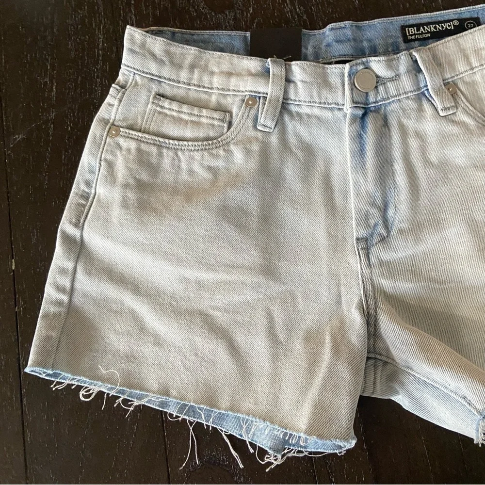 BLANK NYC The Fulton Light Wash Raw Hem Blue Jean High Waist Shorts Size 27‎ NWT